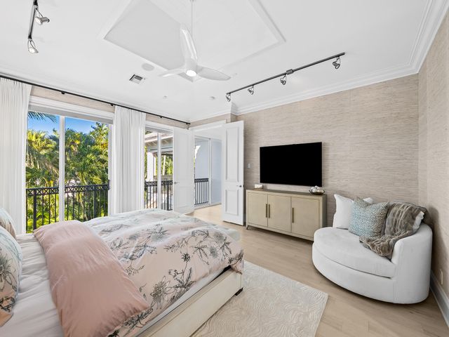 1025 Vista Del Mar Drive N, Delray Beach, FL 33483