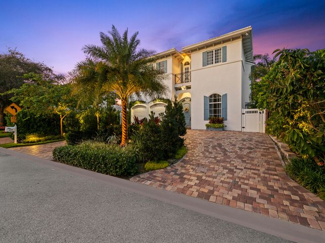 1025 Vista Del Mar Drive N, Delray Beach, FL 33483