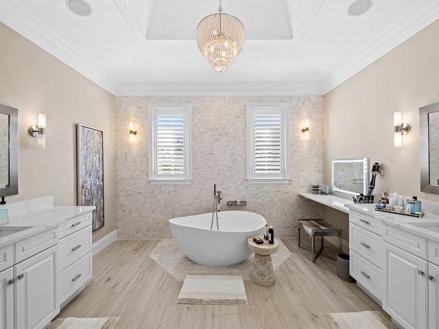 1025 Vista Del Mar Drive N, Delray Beach, FL 33483