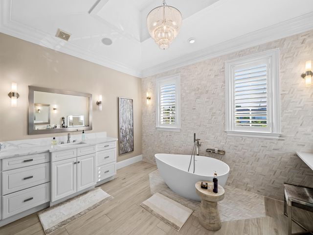 1025 Vista Del Mar Drive N, Delray Beach, FL 33483