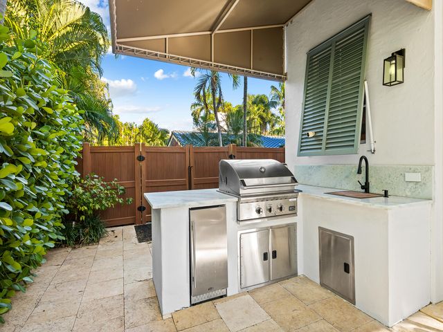 1025 Vista Del Mar Drive N, Delray Beach, FL 33483