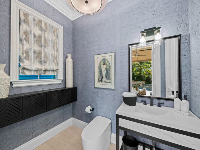 1025 Vista Del Mar Drive N, Delray Beach, FL 33483