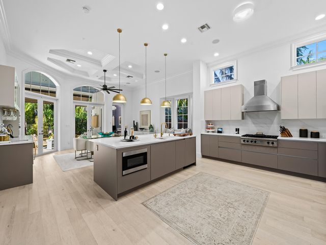 1025 Vista Del Mar Drive N, Delray Beach, FL 33483