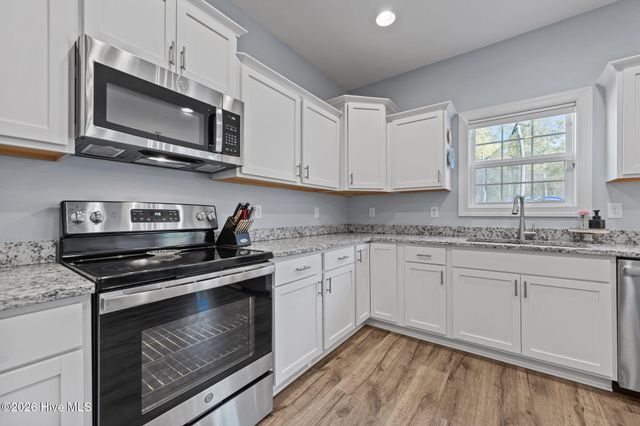 587 Appalachian Trail S, Jacksonville, NC 28546