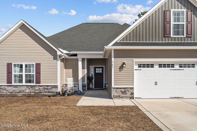 587 Appalachian Trail S, Jacksonville, NC 28546