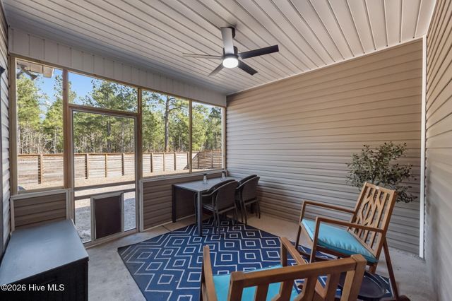 587 Appalachian Trail S, Jacksonville, NC 28546