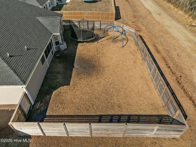 587 Appalachian Trail S, Jacksonville, NC 28546