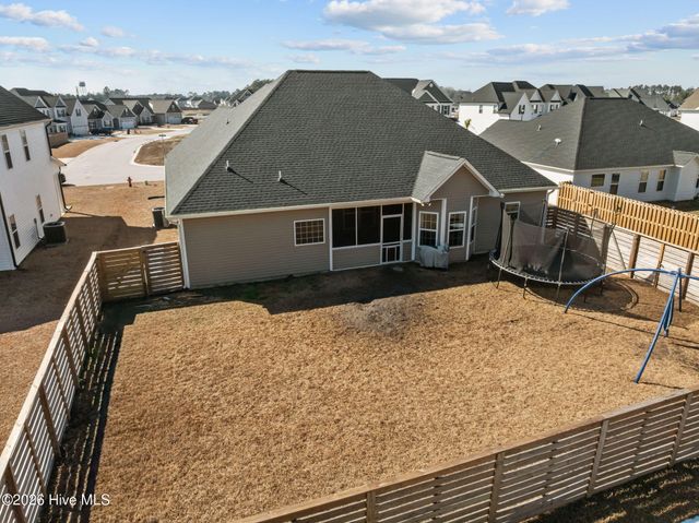 587 Appalachian Trail S, Jacksonville, NC 28546