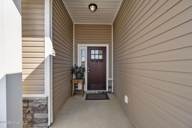 587 Appalachian Trail S, Jacksonville, NC 28546