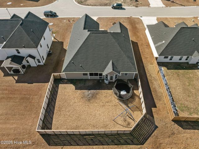 587 Appalachian Trail S, Jacksonville, NC 28546