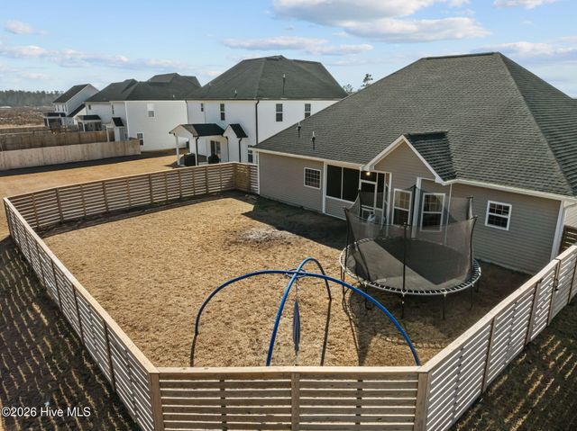 587 Appalachian Trail S, Jacksonville, NC 28546