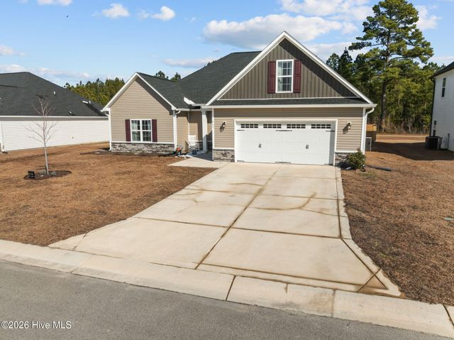 587 Appalachian Trail S, Jacksonville, NC 28546