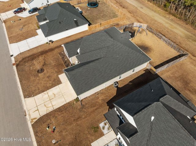 587 Appalachian Trail S, Jacksonville, NC 28546