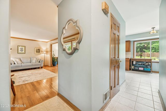 325 Oak Hill Road, Red Bank, NJ 07701