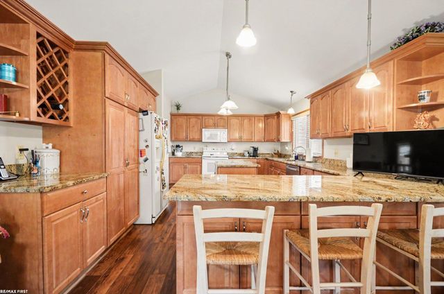 38258 Luxbury Court, Sterling Heights, MI 48312