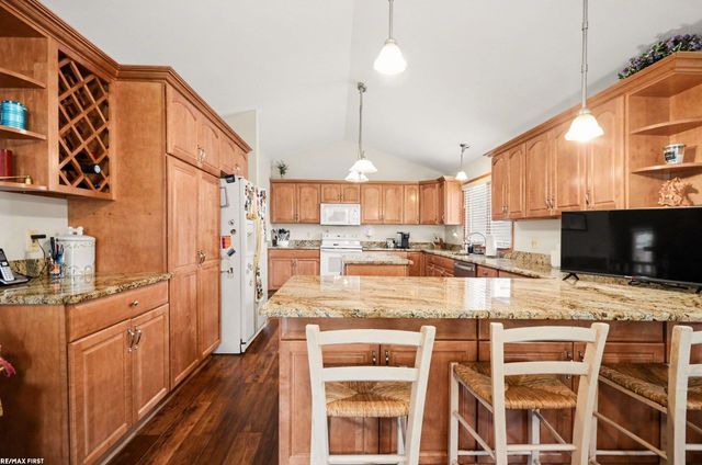 38258 Luxbury Court, Sterling Heights, MI 48312