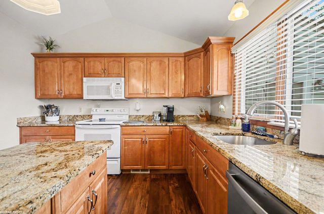 38258 Luxbury Court, Sterling Heights, MI 48312