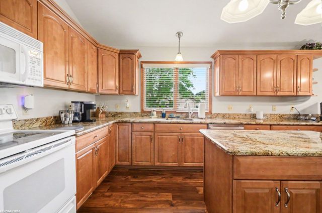 38258 Luxbury Court, Sterling Heights, MI 48312