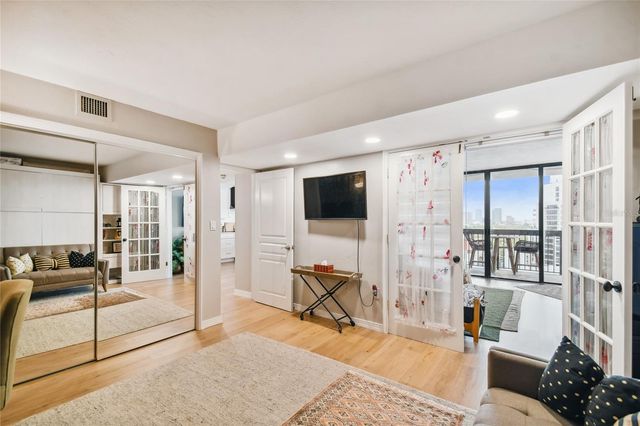 2413 BAYSHORE BOULEVARD 2001, Tampa, FL 33629