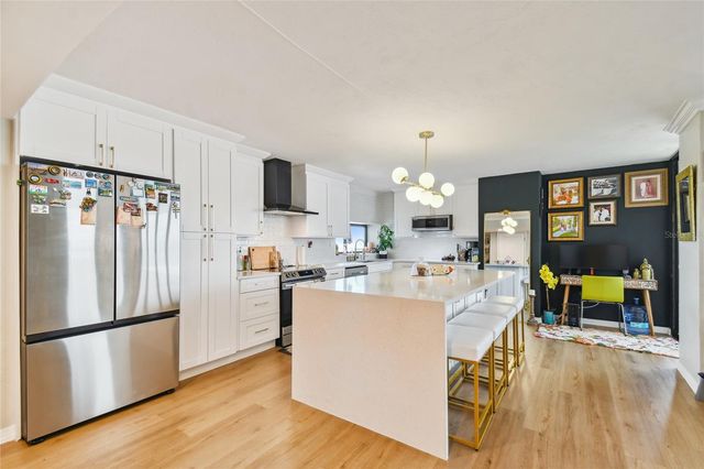 2413 BAYSHORE BOULEVARD 2001, Tampa, FL 33629