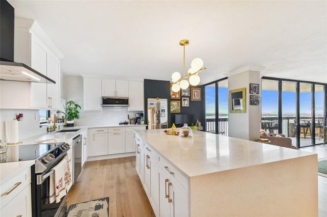 2413 BAYSHORE BOULEVARD 2001, Tampa, FL 33629