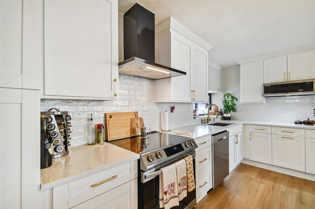 2413 BAYSHORE BOULEVARD 2001, Tampa, FL 33629