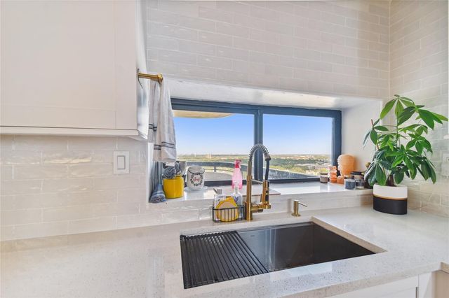 2413 BAYSHORE BOULEVARD 2001, Tampa, FL 33629