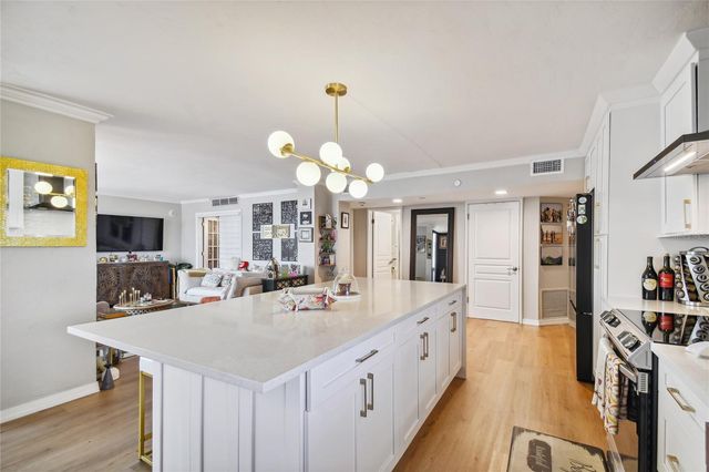 2413 BAYSHORE BOULEVARD 2001, Tampa, FL 33629