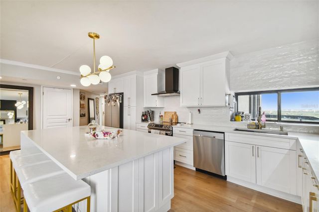 2413 BAYSHORE BOULEVARD 2001, Tampa, FL 33629