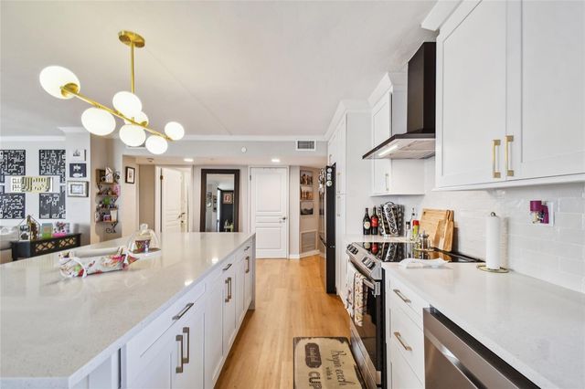 2413 BAYSHORE BOULEVARD 2001, Tampa, FL 33629