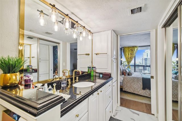 2413 BAYSHORE BOULEVARD 2001, Tampa, FL 33629