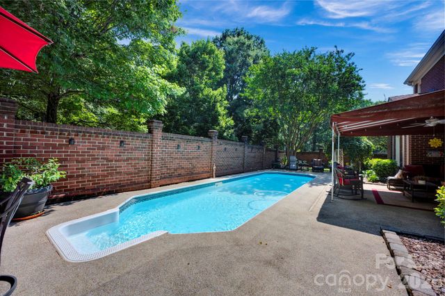 7014 Walton Heath Lane, Charlotte, NC 28277
