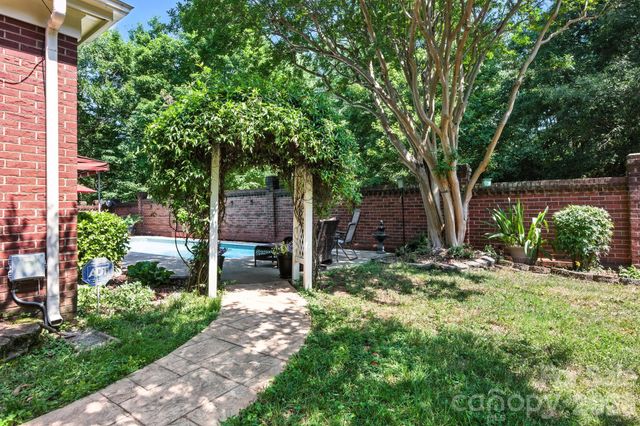 7014 Walton Heath Lane, Charlotte, NC 28277