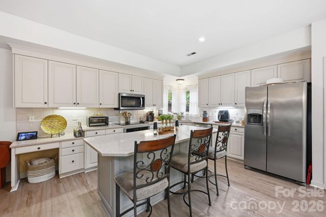 7014 Walton Heath Lane, Charlotte, NC 28277