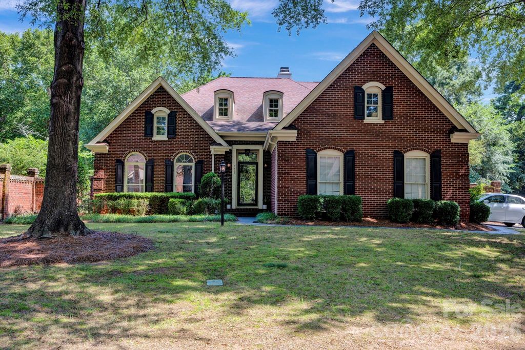7014 Walton Heath Lane, Charlotte, NC 28277