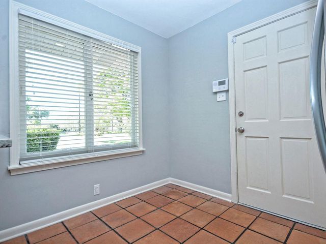 2600 Twin Oaks DR, Austin, TX 78757