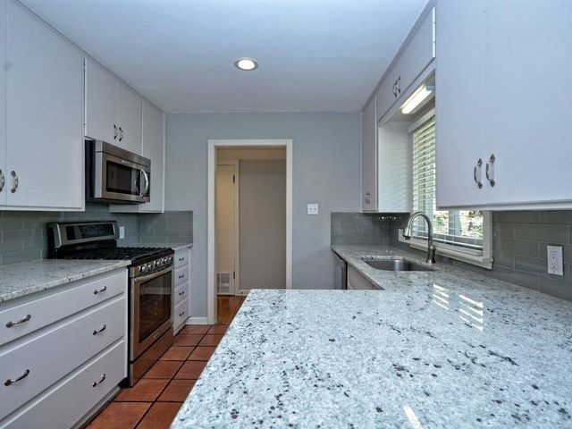 2600 Twin Oaks DR, Austin, TX 78757