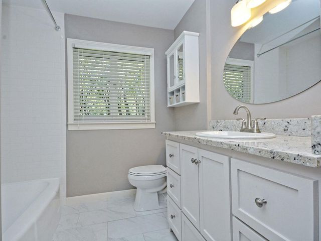 2600 Twin Oaks DR, Austin, TX 78757