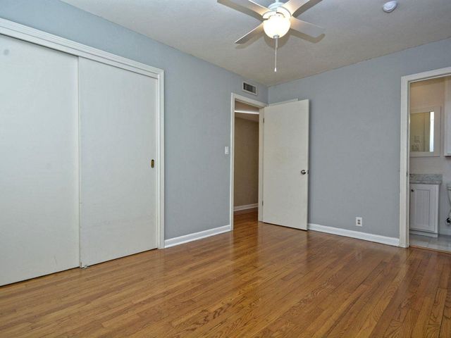 2600 Twin Oaks DR, Austin, TX 78757