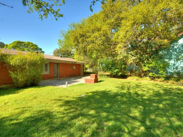 2600 Twin Oaks DR, Austin, TX 78757