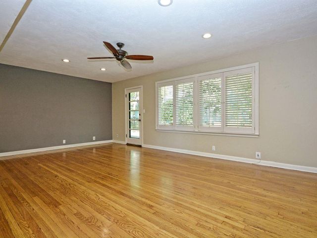 2600 Twin Oaks DR, Austin, TX 78757