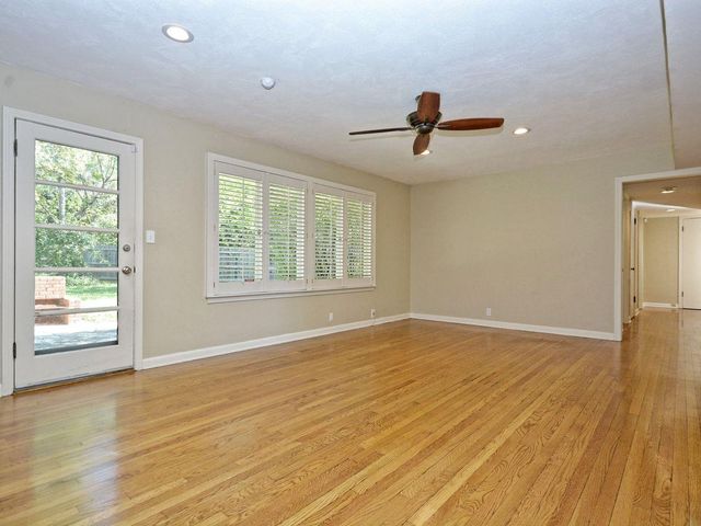 2600 Twin Oaks DR, Austin, TX 78757
