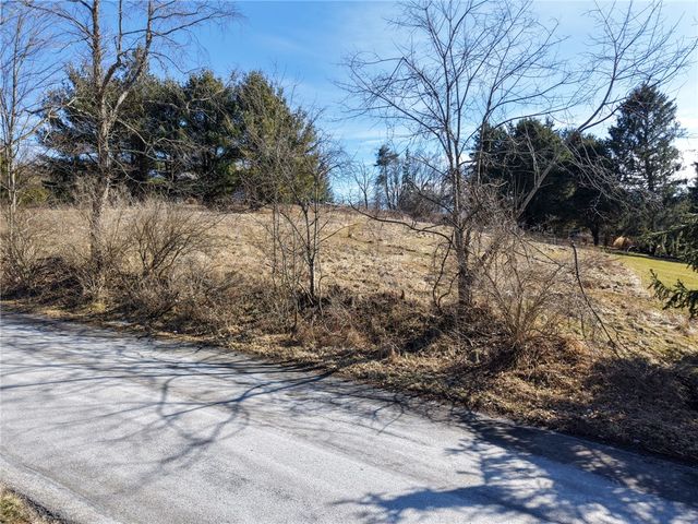 4990 Lakewood Rd, Hampton, PA 15044