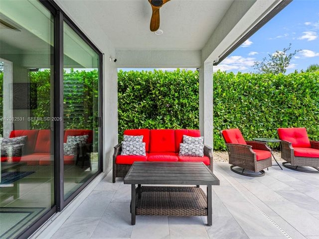4460 Waterside Dr, Oakland Park, FL 33309