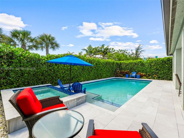4460 Waterside Dr, Oakland Park, FL 33309