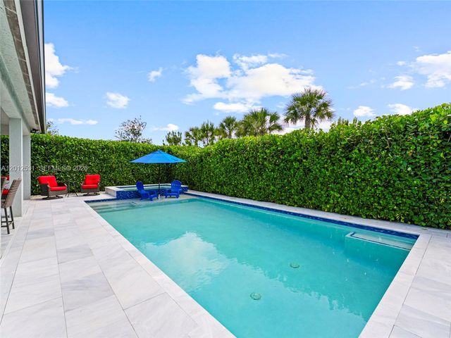 4460 Waterside Dr, Oakland Park, FL 33309
