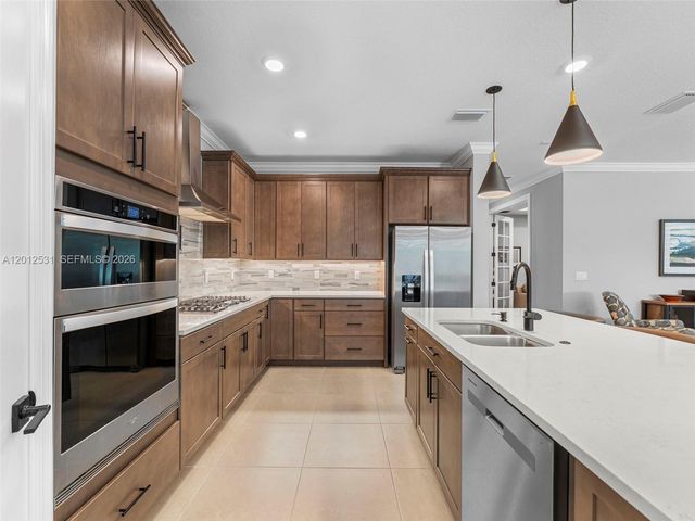 4460 Waterside Dr, Oakland Park, FL 33309
