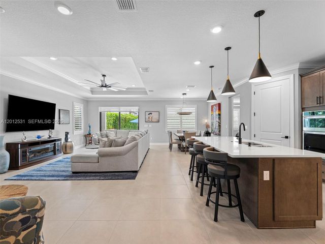 4460 Waterside Dr, Oakland Park, FL 33309
