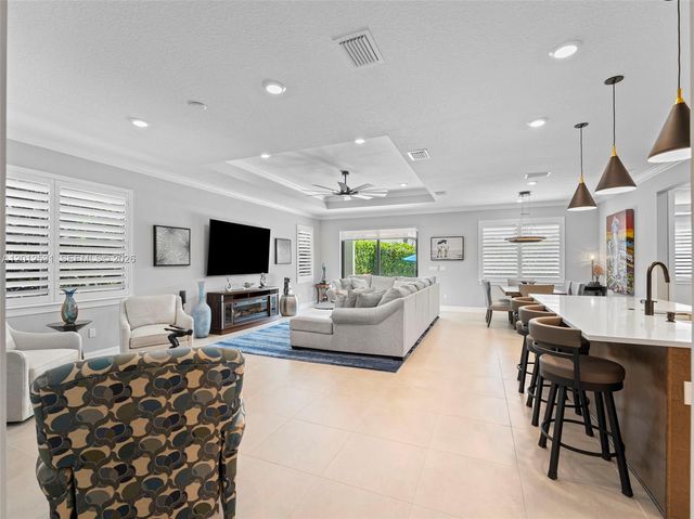 4460 Waterside Dr, Oakland Park, FL 33309
