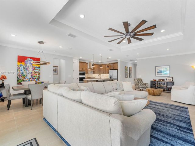 4460 Waterside Dr, Oakland Park, FL 33309